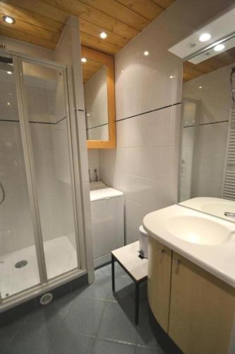 Kupaonica, Résidence Le Nanda Devi - 2 Pièces 6 pers - LE NANDA DEVI - PLAGNE CENTRE MAE-8954 (Residence Le Nanda Devi - 2 Pieces 6 pers - LE NANDA DEVI - PLAGNE CENTRE MAE-8954) in La Plagne Kupaonica, Résidence Le Nanda Devi - 2 Pièces 6 pers - LE NANDA DEVI - PLAGNE CENTRE MAE-8954 (Residence Le Nanda Devi - 2 Pieces 6 pers - LE NANDA DEVI - PLAGNE CENTRE MAE-8954) in La Plagne