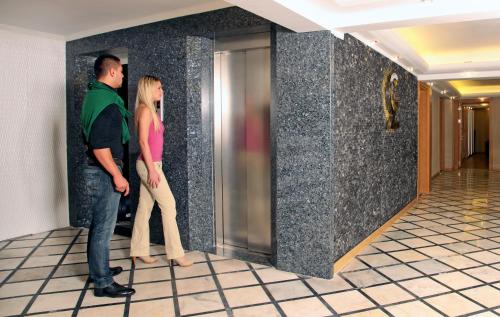 Grand Zeybek Hotel in İzmir Grand Zeybek Hotel in İzmir