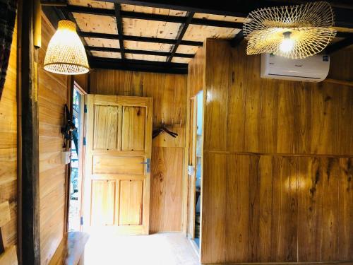 Nhà của Mỵ (Nha cua My) in Ban Kam Nhà của Mỵ (Nha cua My) in Ban Kam