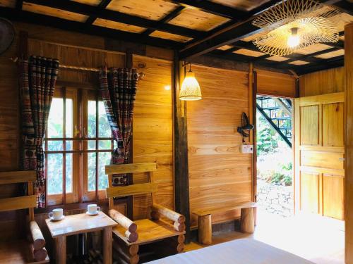 Nhà của Mỵ (Nha cua My) in Ban Kam Nhà của Mỵ (Nha cua My) in Ban Kam