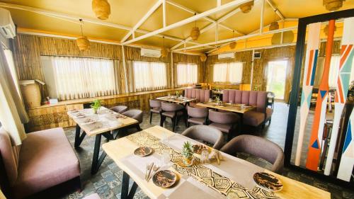 餐廳, Kamnath Zinc Journey by The Fern, Diu in 第烏 餐廳, Kamnath Zinc Journey by The Fern, Diu in 第烏
