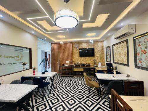 CRESCENT INN in Greater Noida CRESCENT INN in Greater Noida