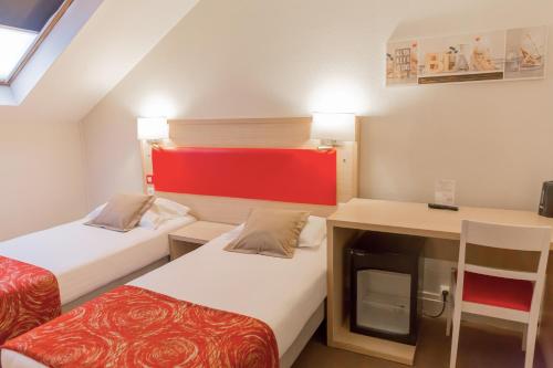 Hotel Dwin near La Sainte-Chapelle Hotel Dwin near La Sainte-Chapelle