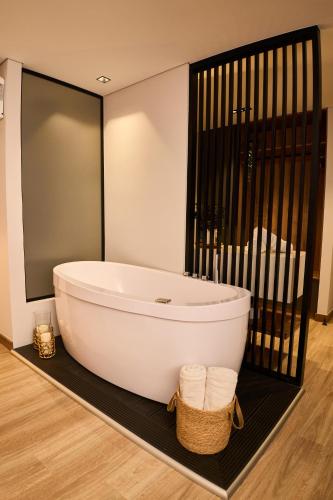 Hype States in กาลี Hype States in กาลี