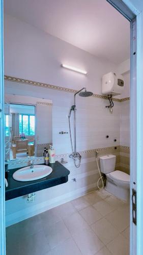Shower, Phu Binh Hotel in Thach That District Shower, Phu Binh Hotel in Thach That District