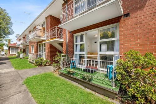 Spacious 1-Bedroom Apartment with Car Space in Fawkner Spacious 1-Bedroom Apartment with Car Space in Fawkner