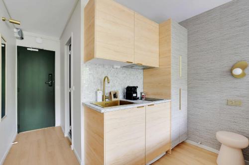 keuken, Modern "Green Suites" residence - Meudon/Vélizy in Meudon keuken, Modern "Green Suites" residence - Meudon/Vélizy in Meudon