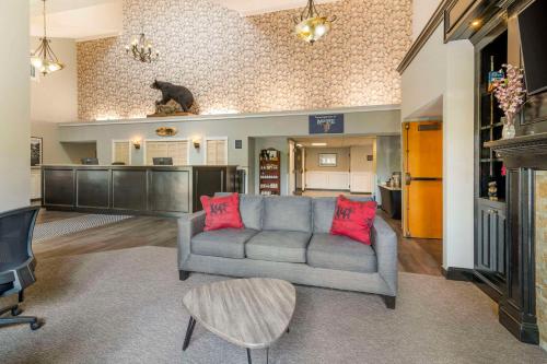 大堂, Black Bear Inn, Ascend Hotel Collection in 奧羅諾 (ME) 大堂, Black Bear Inn, Ascend Hotel Collection in 奧羅諾 (ME)