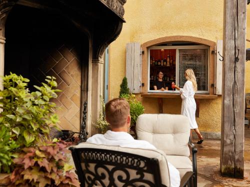 Паб/Коктейль-бар, Mirbeau Inn & Spa - Skaneateles in Сканітелс Паб/Коктейль-бар, Mirbeau Inn & Spa - Skaneateles in Сканітелс