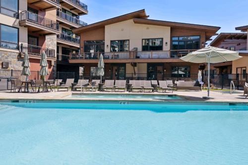 One Riverfront Condo 306 by East West Hospitality