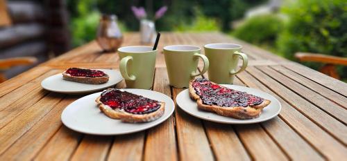 شرفة/ تراس, Srub pod Tetřevím vrchem (Srub pod Tetrevim vrchem) in Dolni Dvur شرفة/ تراس, Srub pod Tetřevím vrchem (Srub pod Tetrevim vrchem) in Dolni Dvur