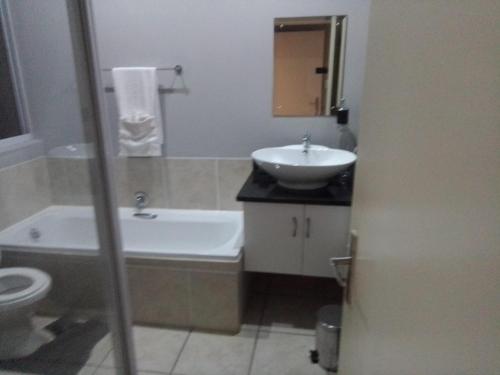 Baño, A quintessential work-relax space in La- Mercy Baño, A quintessential work-relax space in La- Mercy