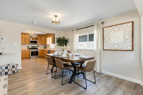 Downtown Windsor Home with Hot Tub and Pool Table in Windsor (CO) Downtown Windsor Home with Hot Tub and Pool Table in Windsor (CO)
