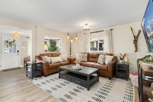 Downtown Windsor Home with Hot Tub and Pool Table in 溫莎 (CO) Downtown Windsor Home with Hot Tub and Pool Table in 溫莎 (CO)