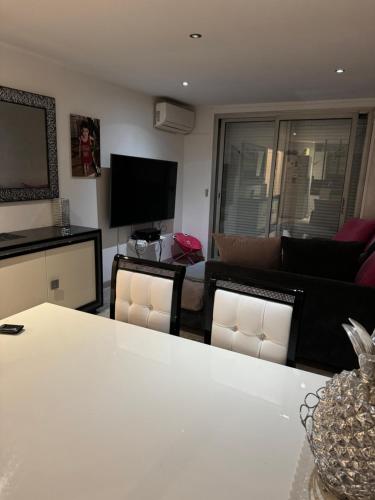 Shared lounge/TV area, 3p cosy vue mer in St Pierre de Feric Shared lounge/TV area, 3p cosy vue mer in St Pierre de Feric