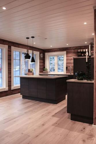 Tømmerhus i Geiranger Sentrum med panorama utsikt in Stranda Tømmerhus i Geiranger Sentrum med panorama utsikt in Stranda