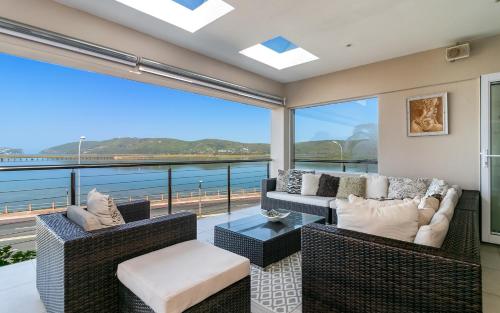 Varanda/terraço, Phoenix Lodge and Waterside Accommodation in Knysna Varanda/terraço, Phoenix Lodge and Waterside Accommodation in Knysna