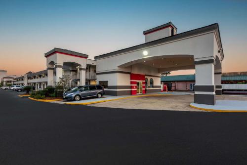 A szálláshely kívülről, Super 8 By Wyndham Baton Rouge/I-10 in Baton Rouge (Louisiana) A szálláshely kívülről, Super 8 By Wyndham Baton Rouge/I-10 in Baton Rouge (Louisiana)