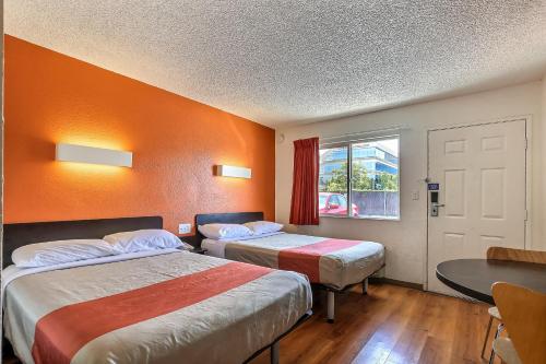Motel 6 Pleasanton, CA in Pleasanton Motel 6 Pleasanton, CA in Pleasanton