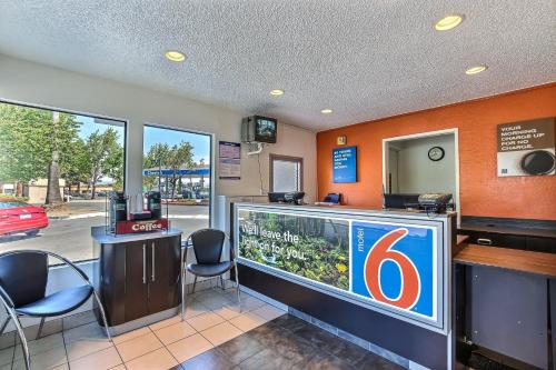 大堂, Motel 6 Pleasanton, CA in 普萊森頓 (CA) 大堂, Motel 6 Pleasanton, CA in 普萊森頓 (CA)