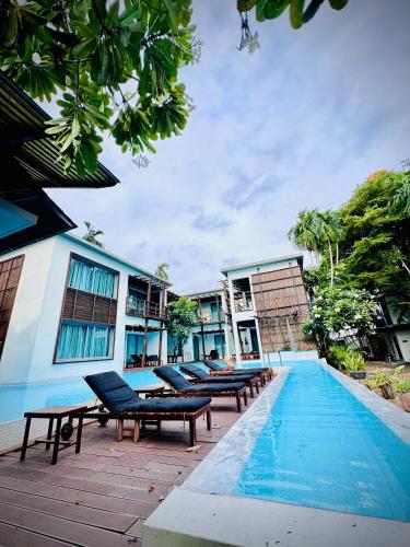 ザ パラゴン イン11