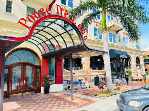 入口, 龐塞德萊昂酒店 (Ponce De Leon Hotel) in 聖彼得斯堡 (FL) 入口, 龐塞德萊昂酒店 (Ponce De Leon Hotel) in 聖彼得斯堡 (FL)
