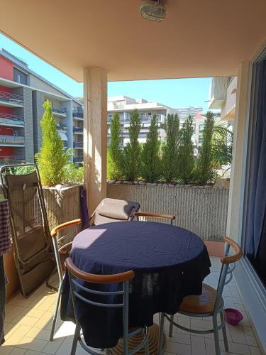 Studio dans residence avec piscine a 50m de la mer in Roquebrune-Cap-Martin Studio dans residence avec piscine a 50m de la mer in Roquebrune-Cap-Martin