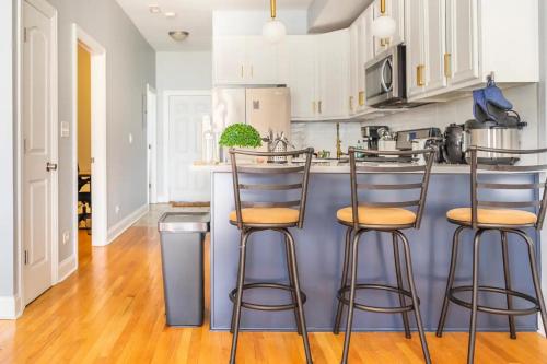 Facilities, Fully furnished bedroom near medical district and UIC in North Lawndale Facilities, Fully furnished bedroom near medical district and UIC in North Lawndale