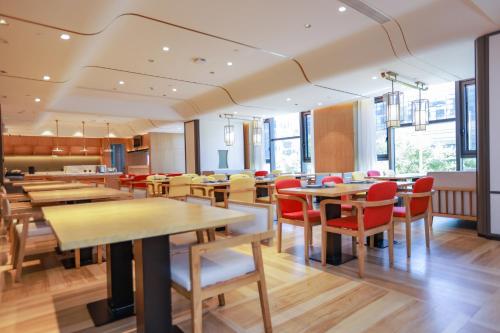 Restaurant, 臻程酒店(北京南站西铁营地铁站店) in Beijing South Station Restaurant, 臻程酒店(北京南站西铁营地铁站店) in Beijing South Station
