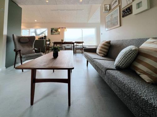 Stunning 3 Bedroom Family Friendly Retreat in Trongisvágur Stunning 3 Bedroom Family Friendly Retreat in Trongisvágur