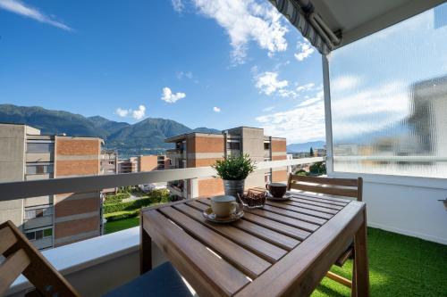 Balkon/terasa, Renovated Lake View Apt with AirCon in Minusio Balkon/terasa, Renovated Lake View Apt with AirCon in Minusio