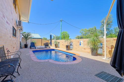 สระว่ายน้ำ, Emerald Central Palms Motel in เอเมอรัลด์ สระว่ายน้ำ, Emerald Central Palms Motel in เอเมอรัลด์