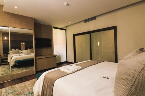 Happy Valley Hotel and Casino in โลบัมบา Happy Valley Hotel and Casino in โลบัมบา
