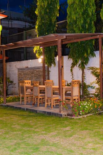 F&B, Temple Himalaya Hotel & Spa in 포카라 F&B, Temple Himalaya Hotel & Spa in 포카라