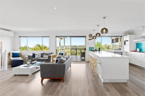 Holiday Home with Ocean Views Wamberal in Wamberal Holiday Home with Ocean Views Wamberal in Wamberal