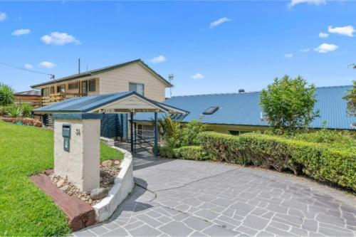 Holiday Home with Ocean Views Wamberal in Wamberal Holiday Home with Ocean Views Wamberal in Wamberal