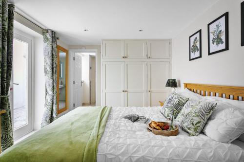 Sovereign House - Close to harbour with parking