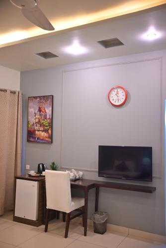 Shared lounge/TV area, Royal Mark Lodges in Bahawalpur Shared lounge/TV area, Royal Mark Lodges in Bahawalpur