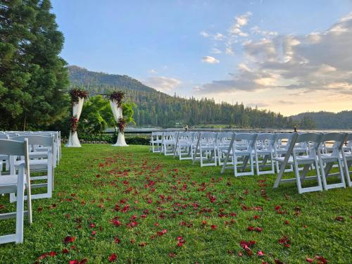 The Pines Resort & Conference Center in Bass Lake (CA) The Pines Resort & Conference Center in Bass Lake (CA)