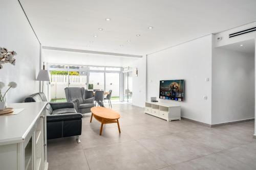 Ashdod Skyview modern 3bdr apartment by torohome in Ashdod Ashdod Skyview modern 3bdr apartment by torohome in Ashdod