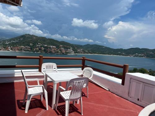 Balcony/terrace, Villas El Morro in Zihuatanejo Balcony/terrace, Villas El Morro in Zihuatanejo