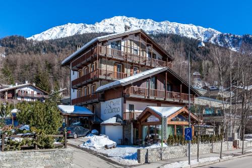 Bejárat, Hotel Lo Scoiattolo in Courmayeur Városközpont Bejárat, Hotel Lo Scoiattolo in Courmayeur Városközpont