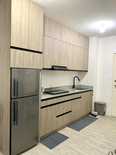 Kitchen, Cozy Condominium at Amaia Steps Nuvali in Canlubang Kitchen, Cozy Condominium at Amaia Steps Nuvali in Canlubang