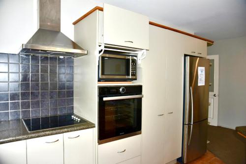 Sunny Garden Retreat - 3-BR Home near Mall, City & Airport in بابانيو Sunny Garden Retreat - 3-BR Home near Mall, City & Airport in بابانيو