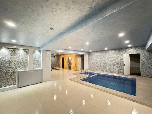 Yüzme havuzu, Turkiye Hotel - Free Massage in Bakü Yüzme havuzu, Turkiye Hotel - Free Massage in Bakü