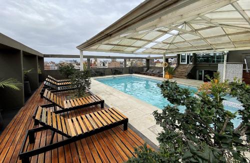 Плувен басейн, Hotel Bicentenario Suites & Spa in Тукуман Плувен басейн, Hotel Bicentenario Suites & Spa in Тукуман