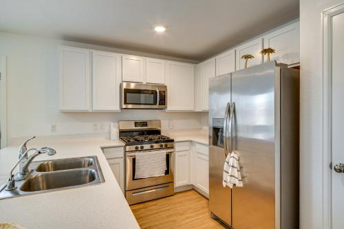 Pet-Friendly Home about 4 Mi to Big Rivers Water Park! in Porter Pet-Friendly Home about 4 Mi to Big Rivers Water Park! in Porter