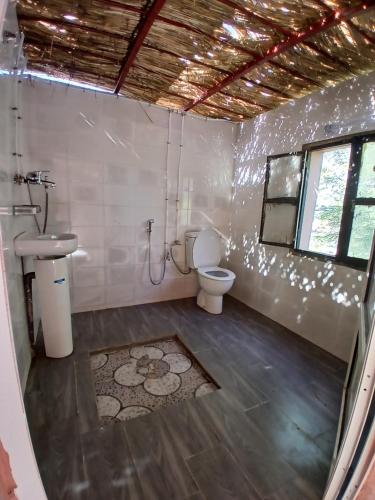 Μπάνιο, "Par 4 Chemins" - Atypical stopover in Nouakchott Μπάνιο, "Par 4 Chemins" - Atypical stopover in Nouakchott