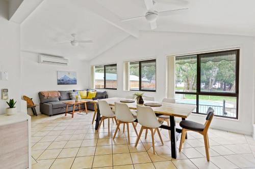 Waterfront Pet Friendly Abode Toukley NSW in Toukley Waterfront Pet Friendly Abode Toukley NSW in Toukley