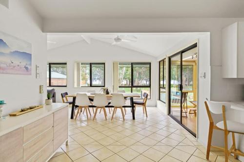 Waterfront Pet Friendly Abode Toukley NSW in Toukley Waterfront Pet Friendly Abode Toukley NSW in Toukley